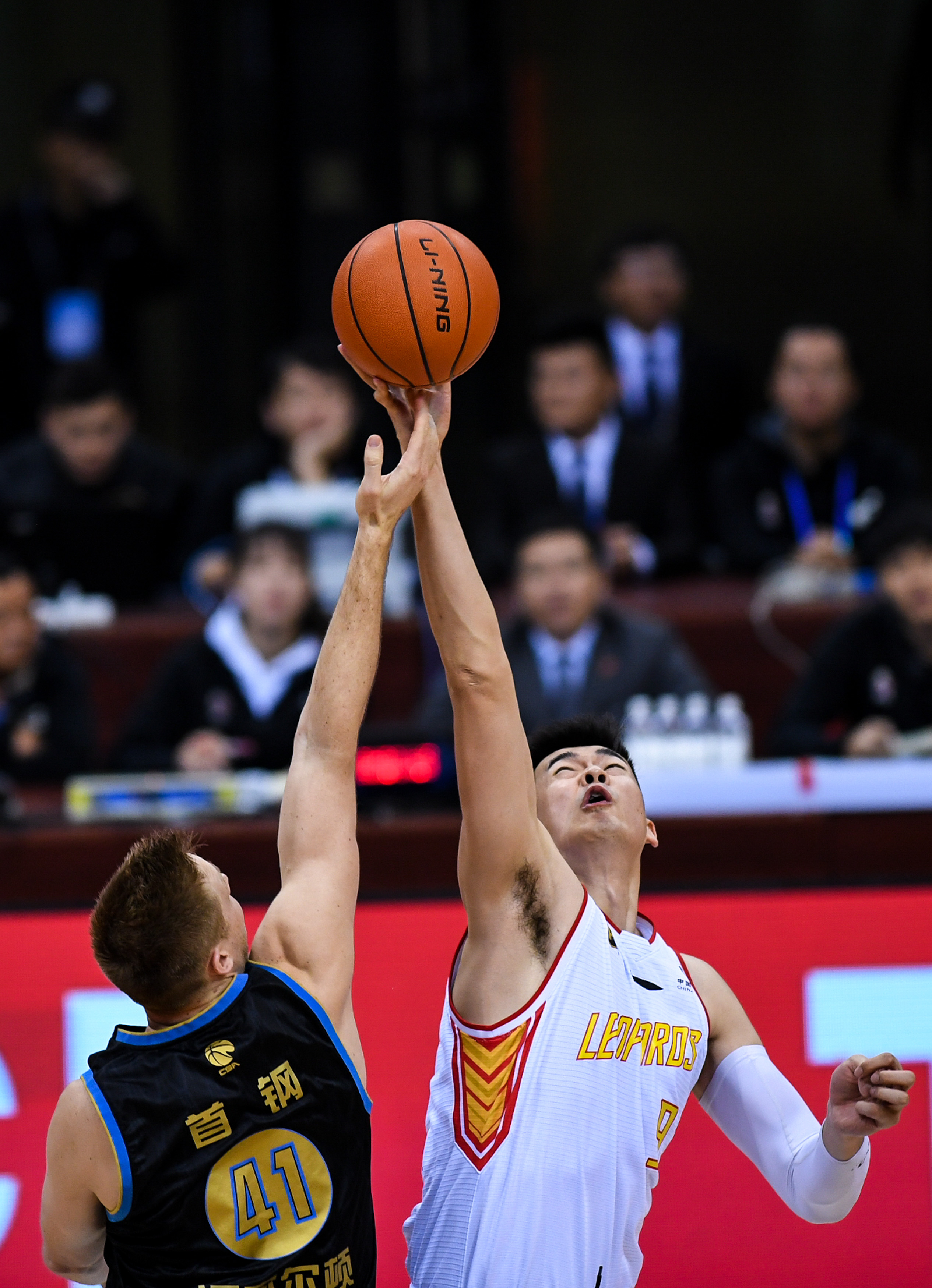 记者：中英青训交流会上对15天7赛进行了反思，会给球员带来风险（记者：中英青训交流会反思“15天7赛”，警示球员风险）