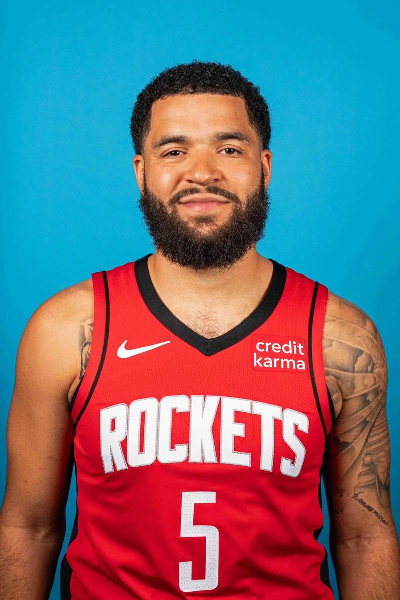 荷兰女国脚罗尔德公开谈论与女友恋情，两人曾因亲密照片受批评（荷兰女足国脚罗尔德公开谈与女友的感情，二人曾因亲密照遭到批评）