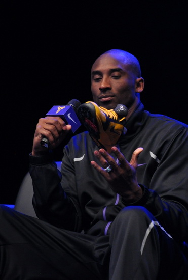 法比安：不敢说我们是不是世界最佳中场组合，维蒂尼亚很出色（法比安：是否属世界最佳中场组合尚难下定论，维蒂尼亚十分出色）