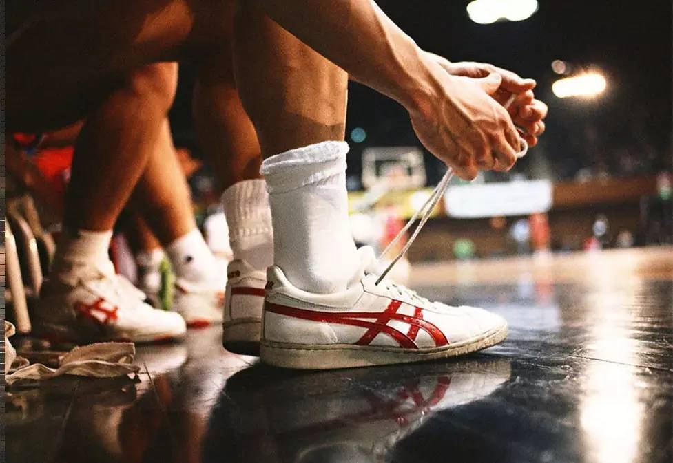 还有彩蛋！辛普森强投三分不中 北控两人抢板压哨乌龙送2分（戏剧收尾！辛普森三分偏出 北控两将抢板压哨乌龙送2分）