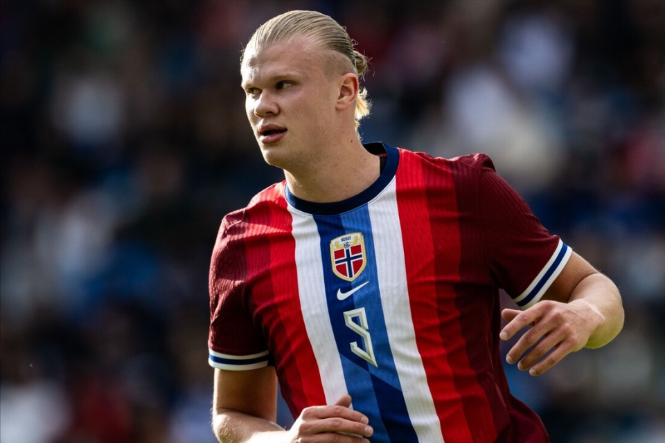 2025混团世界杯中国队三连冠，中日德选手合影定格荣耀（中国队问鼎2025混团世界杯三连冠，中日德选手合影见证荣耀）