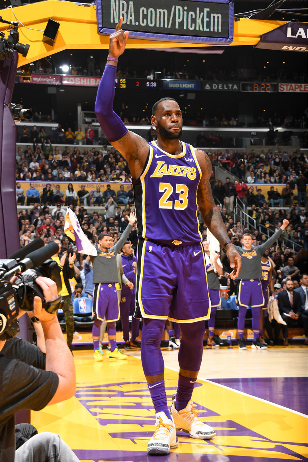 C罗：我真的不在乎别人怎么看我，我只想快乐地做我喜欢的事（C罗：不在意他人眼光，我只想快乐做热爱的事）