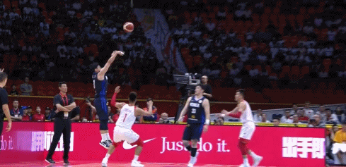 李章洙回渝参加足协杯夺冠25周年纪念赛，感慨儿子当年才初中（回到重庆庆祝足协杯封王25周年，李章洙感慨儿子当时还在读初中）