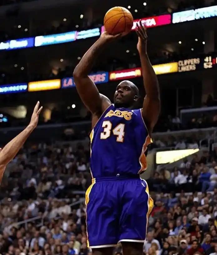 囧叔、孔蒂、斯帅首次同时在意甲执教，孔蒂和斯帅甚至从未交手（囧叔、孔蒂、斯帅首度同赛季执教意甲，孔蒂与斯帅尚无交锋纪录）