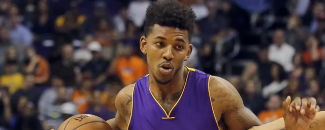 库尔图瓦揭示阿隆索与皇马更衣室的真实关系（库尔图瓦揭秘阿隆索与皇马更衣室相处内幕）